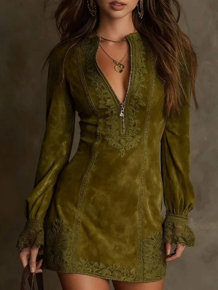 Vestido corto de ante con encaje – femenino y sofisticado